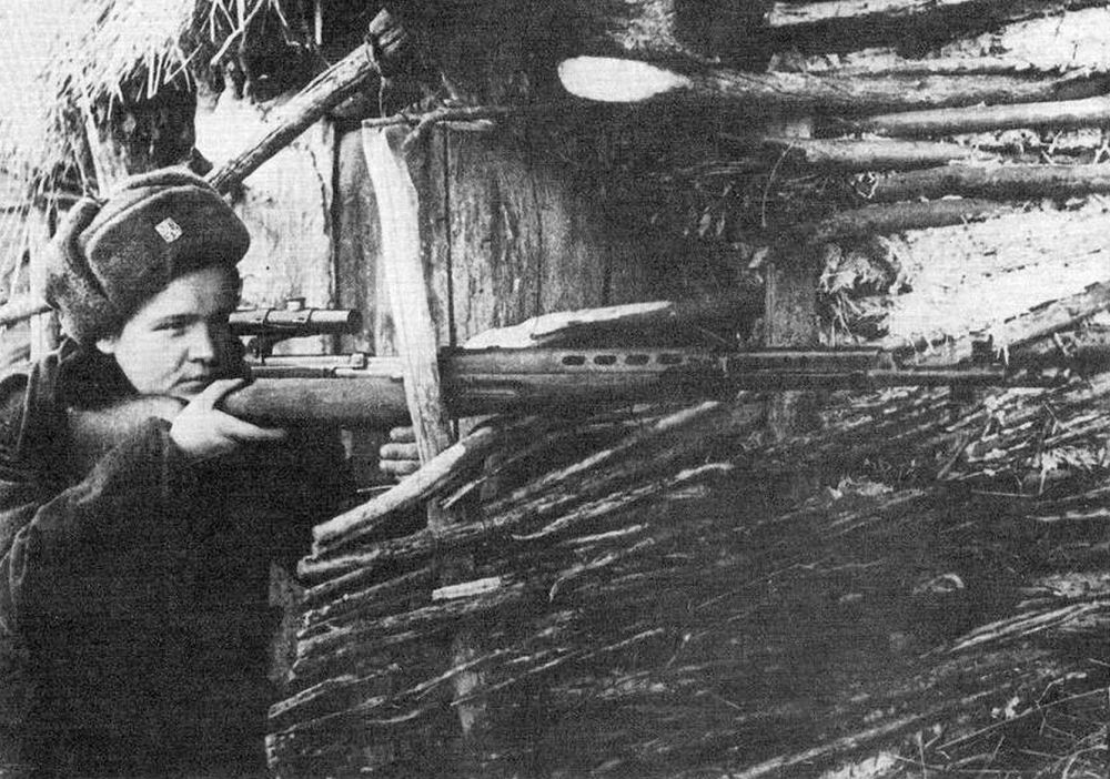 Czech sniper Marie Ljalková-Lastovecká posing with scoped SVT-40